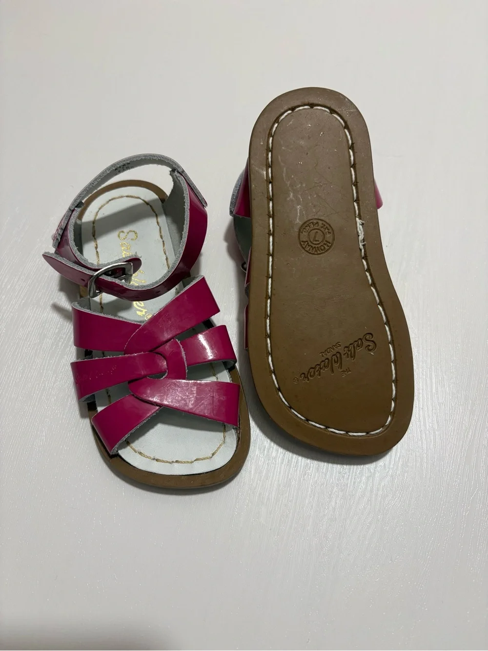 saltwater LUXE Girls Fuchsia Strappy Leather Sandals
